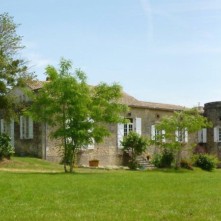 Bed and Breakfast Ancien Haras de la Tour Lamothe-Landerron Exterior foto