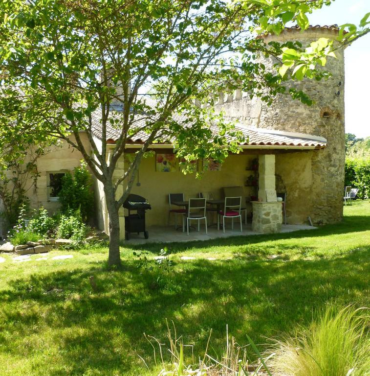 Bed and Breakfast Ancien Haras de la Tour Lamothe-Landerron Exterior foto