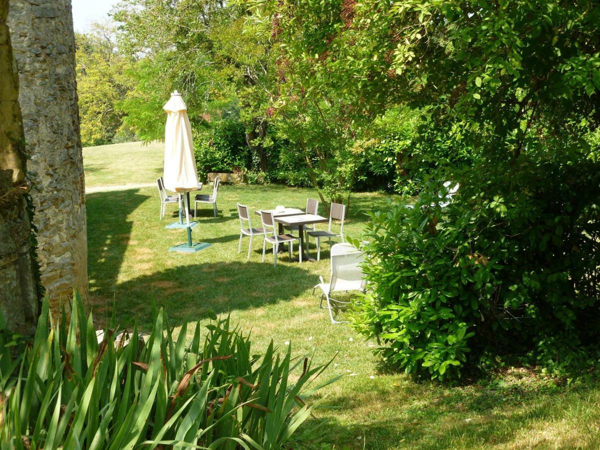 Bed and Breakfast Ancien Haras de la Tour Lamothe-Landerron Exterior foto